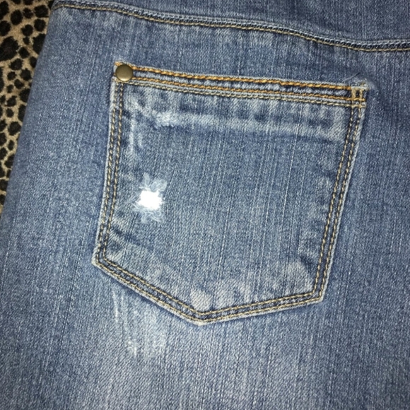 CHOLE DISTRESSED JEAN MINI SKIRT - Picture 5 of 10